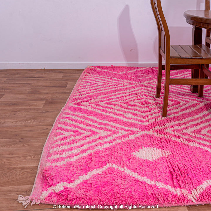 Pink diamond Moroccan Berber wool rug with geometric pattern, handmade in Morocco. 8x10 area rug, vibrant and cozy, perfect for interiors.