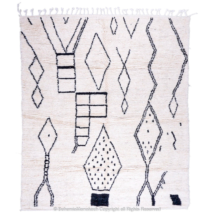 White Moroccan rug with abstract black diamonds, handmade from 100% natural wool, ideal for modern and bohemian decor.