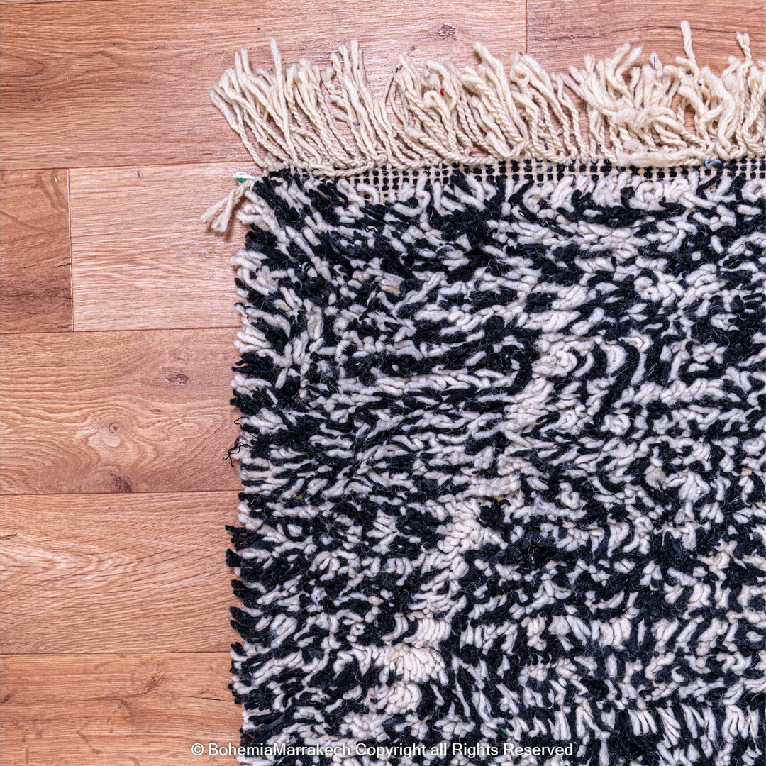 Black and white Moroccan wool rug with diamond lattice pattern – Beni Ourain handmade