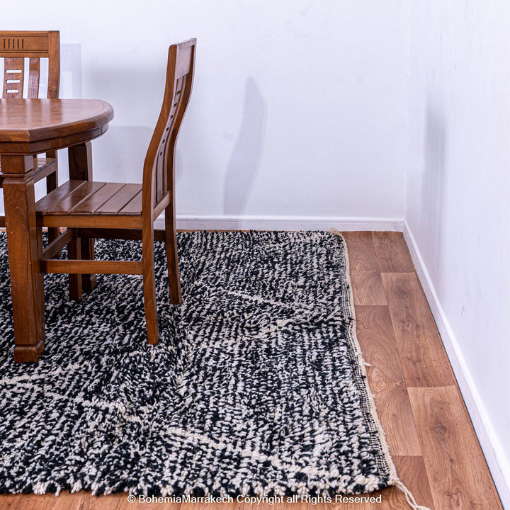 Black and white Moroccan wool rug with diamond lattice pattern – Beni Ourain handmade