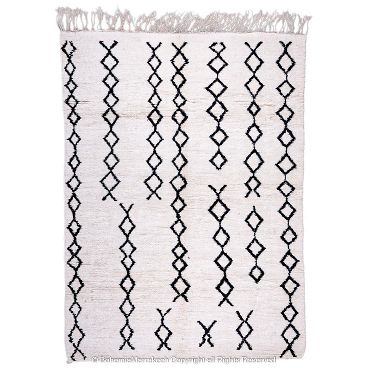 Black and white Moroccan rug with vertical diamond line pattern in Beni Ourain style