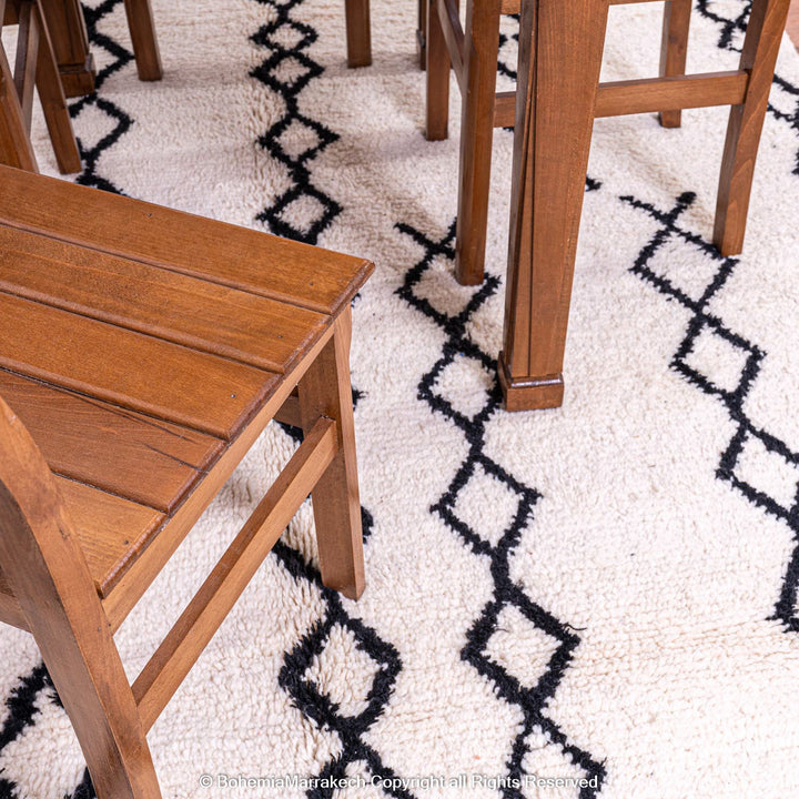 Black and white Moroccan rug with vertical diamond line pattern in Beni Ourain style