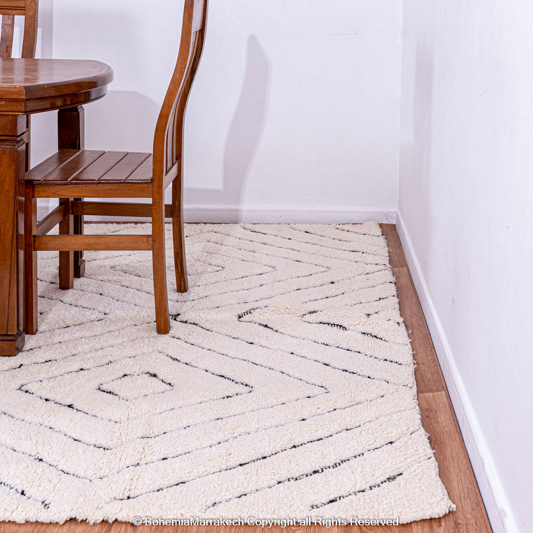 White Moroccan wool shag rug with black diamond lines