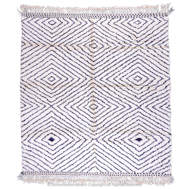 White Moroccan rug with black diamond lines, wool, handwoven by Berber women, traditional Moroccan carpet, ideal for living rooms.
