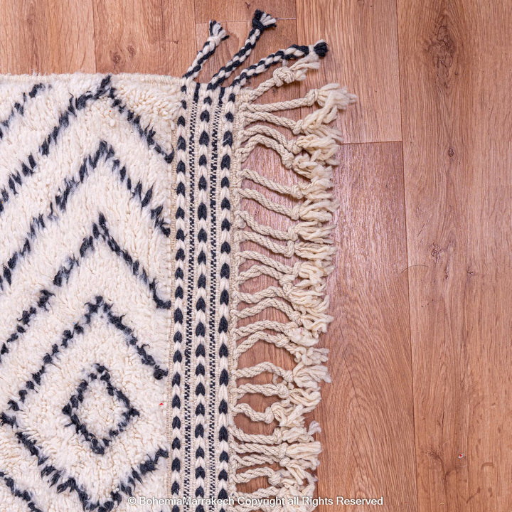 White Moroccan Berber Rug with Black Diamond Lines, 100% Wool, Handwoven, Bohemian Area Carpet, Symmetrical Pattern for Home Decor