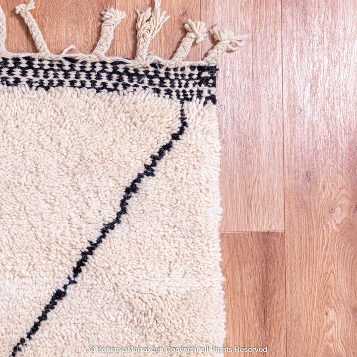White Moroccan Beni Ourain Rug with Black Diamond Pattern – Wool Handmade Carpet