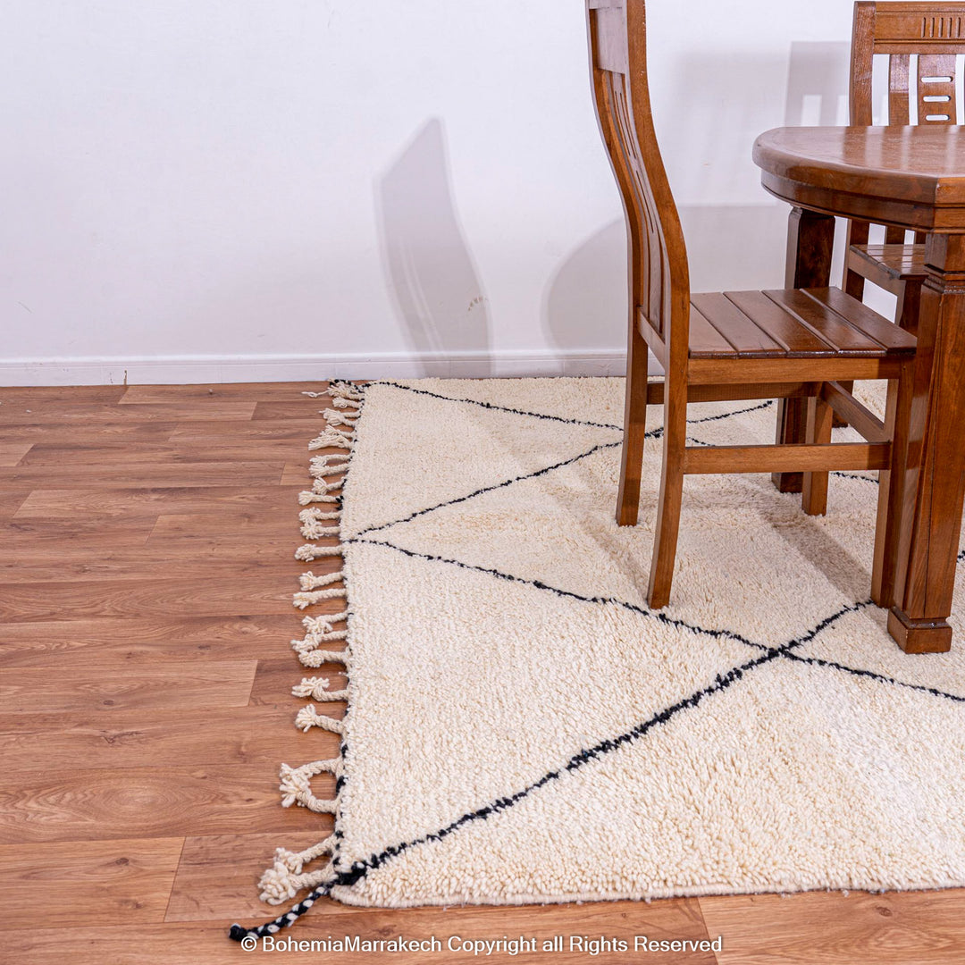 White Moroccan Beni Ourain Rug with Black Diamond Pattern – Wool Handmade Carpet