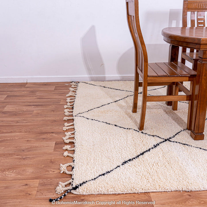 White Moroccan Beni Ourain Rug with Black Diamond Pattern – Wool Handmade Carpet