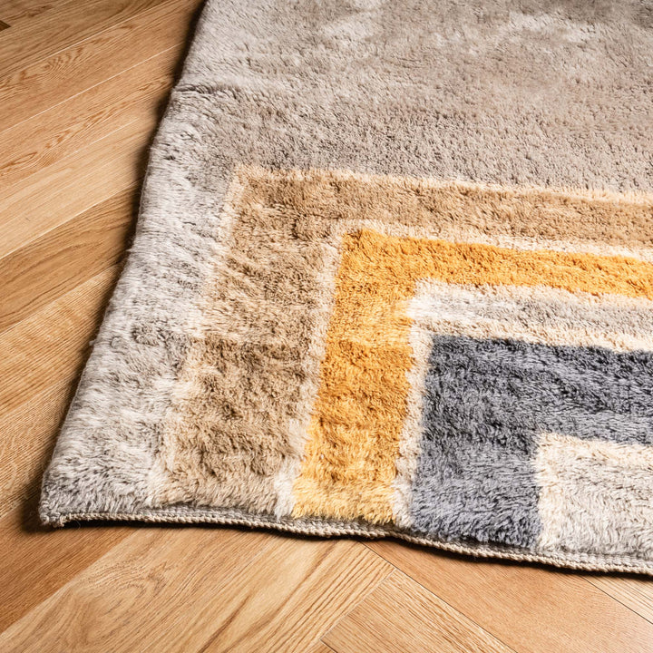 Modern Beni Mrirt Moroccan wool rug in soft neutrals, handwoven with geometric pattern in peach, taupe, ochre, and slate tones.
