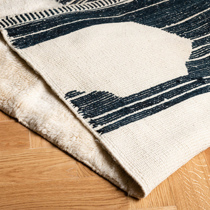 Modern Moroccan rug with abstract design, handwoven in wool, showcasing traditional Berber craftsmanship for minimalist interiors.