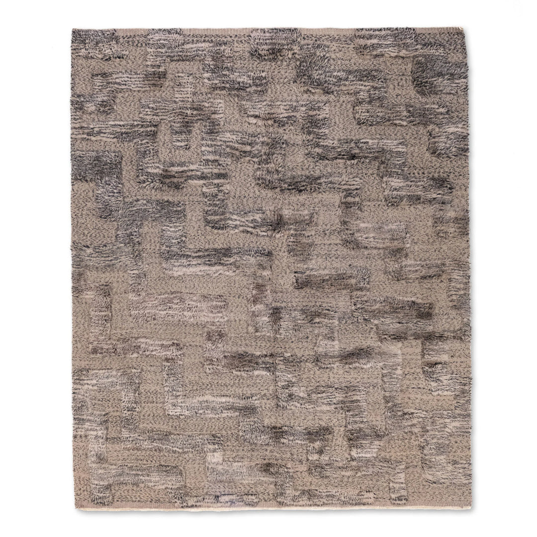Textured gray handwoven Moroccan wool rug with maze pattern, ideal for contemporary interiors. Area rug Moroccan style.