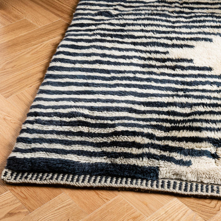 Wavy Striped Moroccan Wool Rug - Black and ivory handmade boho style with Berber design.