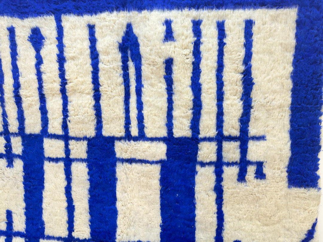 Blue and White Moroccan Wool Rug – Modern Geometric