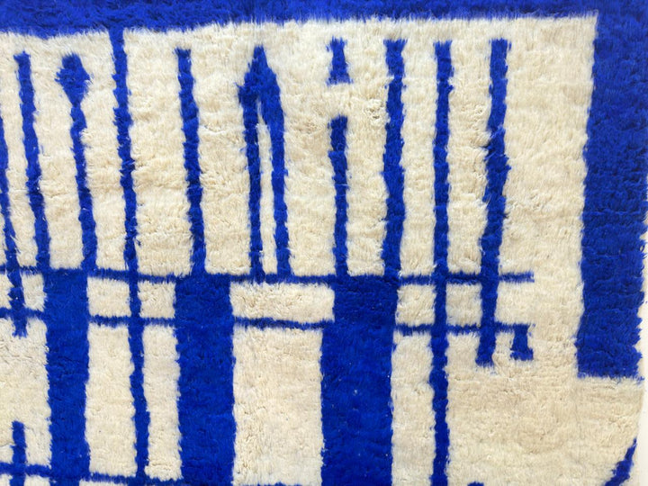 Blue and White Moroccan Wool Rug – Modern Geometric