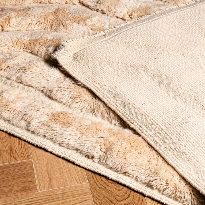Close-up of a white Moroccan wool rug with a soft, shaggy texture, perfect for modern and bohemian interiors.