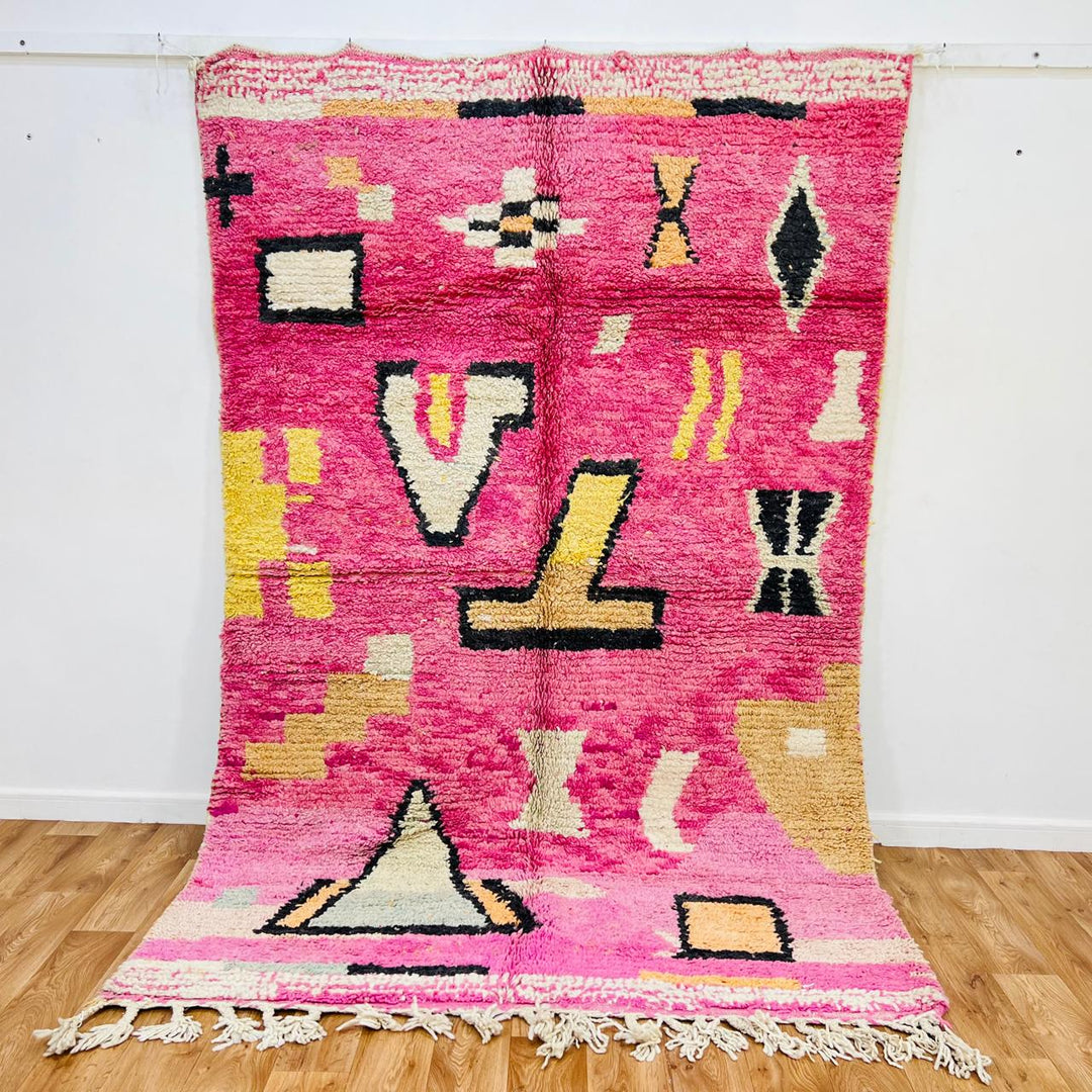 Vintage Moroccan wool rug 679 – handmade pink, yellow, and cream geometric design, 260 × 168 cm (8.53 × 5.51 ft).