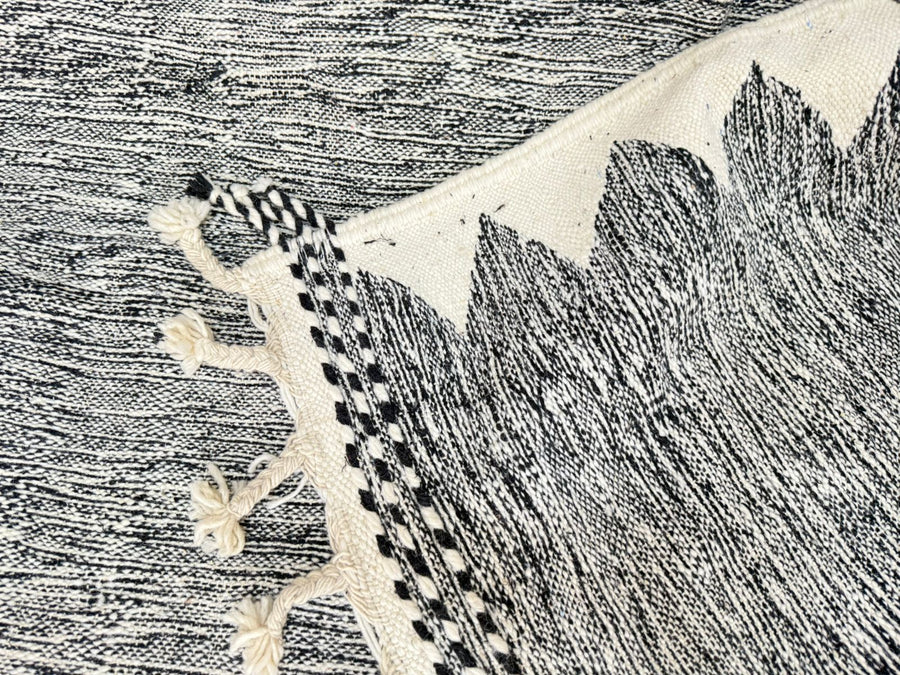 Kilim and Flatweave Moroccan Rug – Handmade Wool Carpet with Geometric Tribal Patterns and Natural Earthy Tones from Morocco