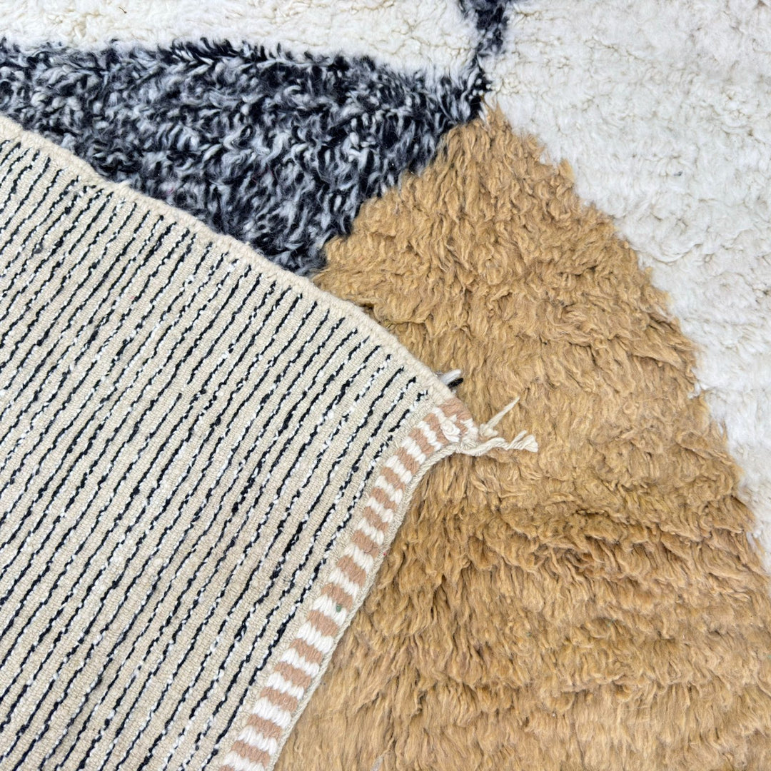 Modern Beni Mrirt Rug – Beige & Gray Moroccan Wool