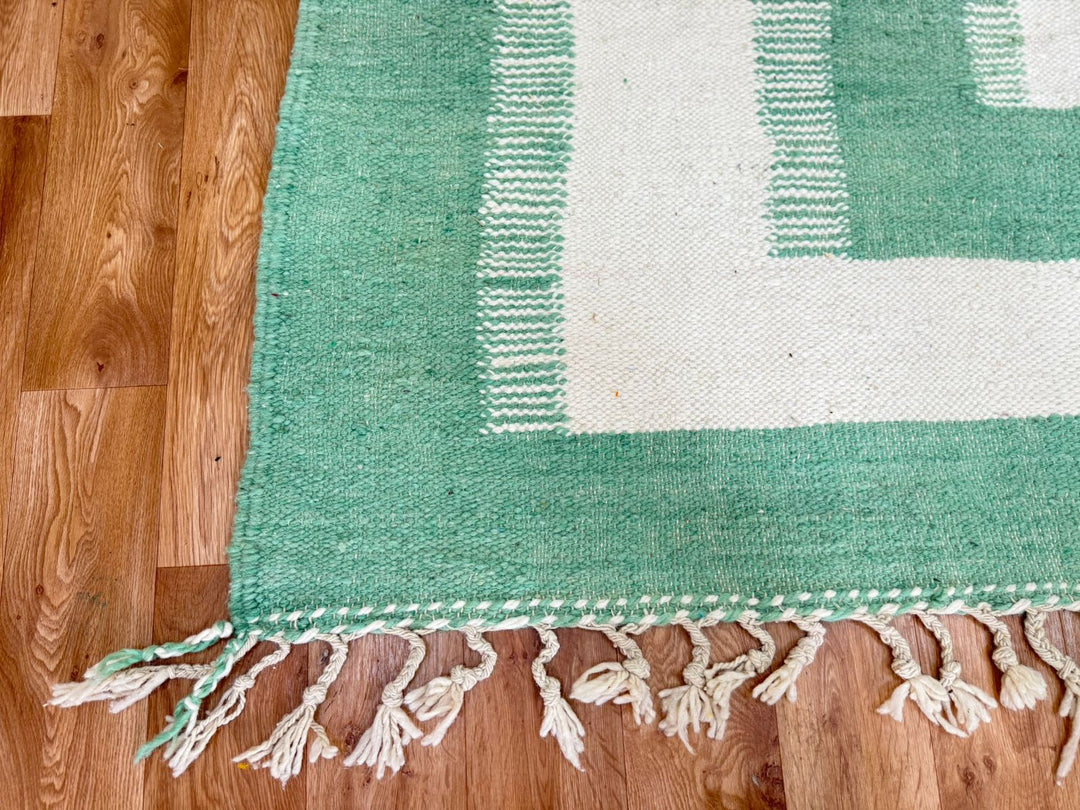 Flatweave Moroccan Rug – Green & Cream Wool Berber Carpet