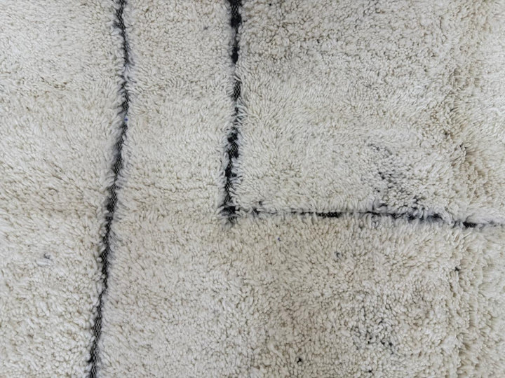 White Moroccan Beni Ourain Rug – Minimalist Wool Carpet