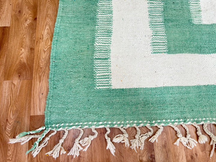 Flatweave Moroccan Rug – Green & Cream Wool Berber Carpet