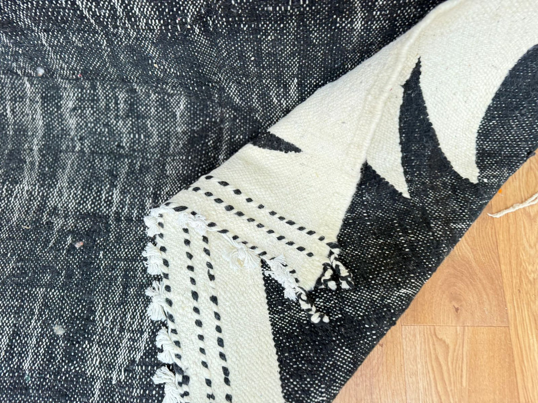 Flatweave Moroccan Rug – Handwoven Black &amp; Cream Wool Berber Carpet