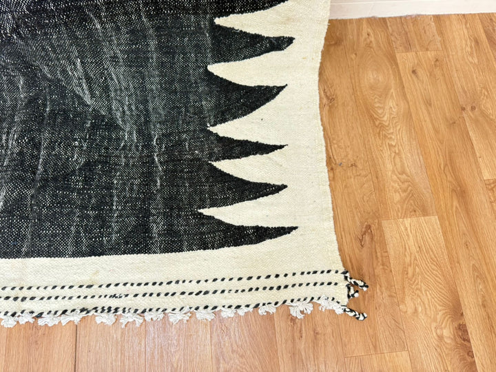 Flatweave Moroccan Rug – Handwoven Black & Cream Wool Berber Carpet