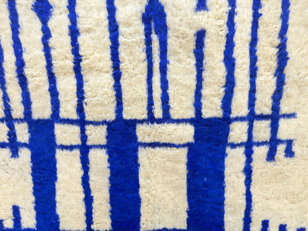 Blue and White Moroccan Wool Rug – Modern Geometric