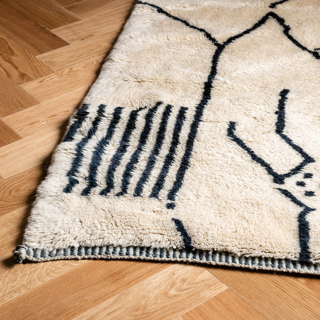 Abstract Beni Mrirt Moroccan Rug – Ivory & Black Wool