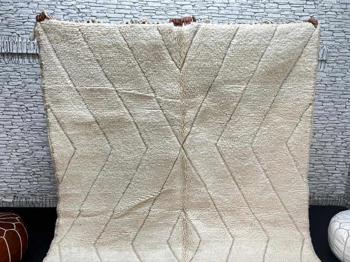 Beige Beni Ourain Moroccan wool rug with chevron line pattern and handmade Berber craftsmanship