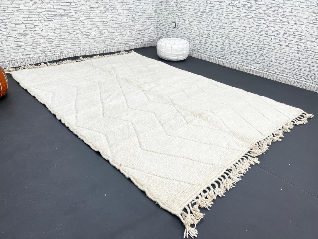 Beige Beni Ourain Moroccan wool rug with chevron line pattern and handmade Berber craftsmanship