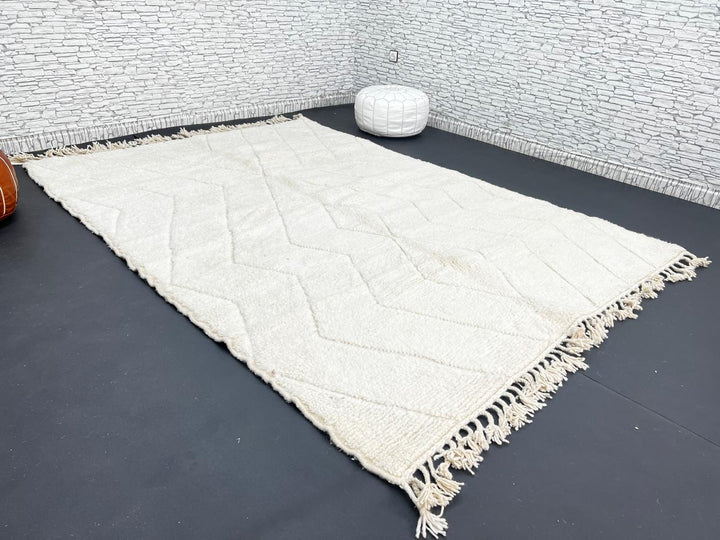 Beige Beni Ourain Moroccan wool rug with chevron line pattern and handmade Berber craftsmanship