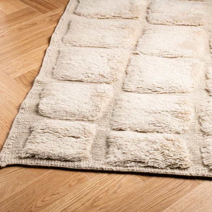 Beige Moroccan Wool Rug with Grid Texture – Handmade