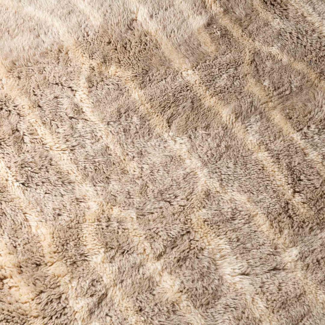 Beige Moroccan Wool Rug with Shaved Chain Motif – Plush Texture