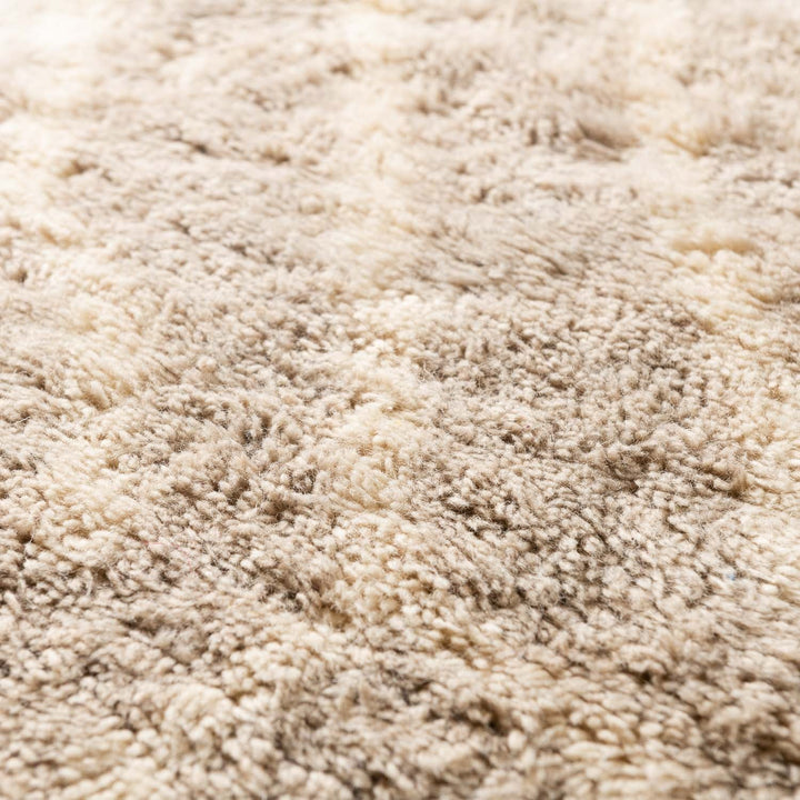 Beige Moroccan Wool Rug with Shaved Chain Motif – Plush Texture