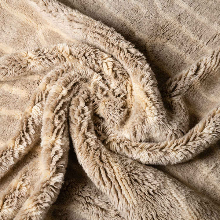 Beige Moroccan Wool Rug with Shaved Chain Motif – Plush Texture