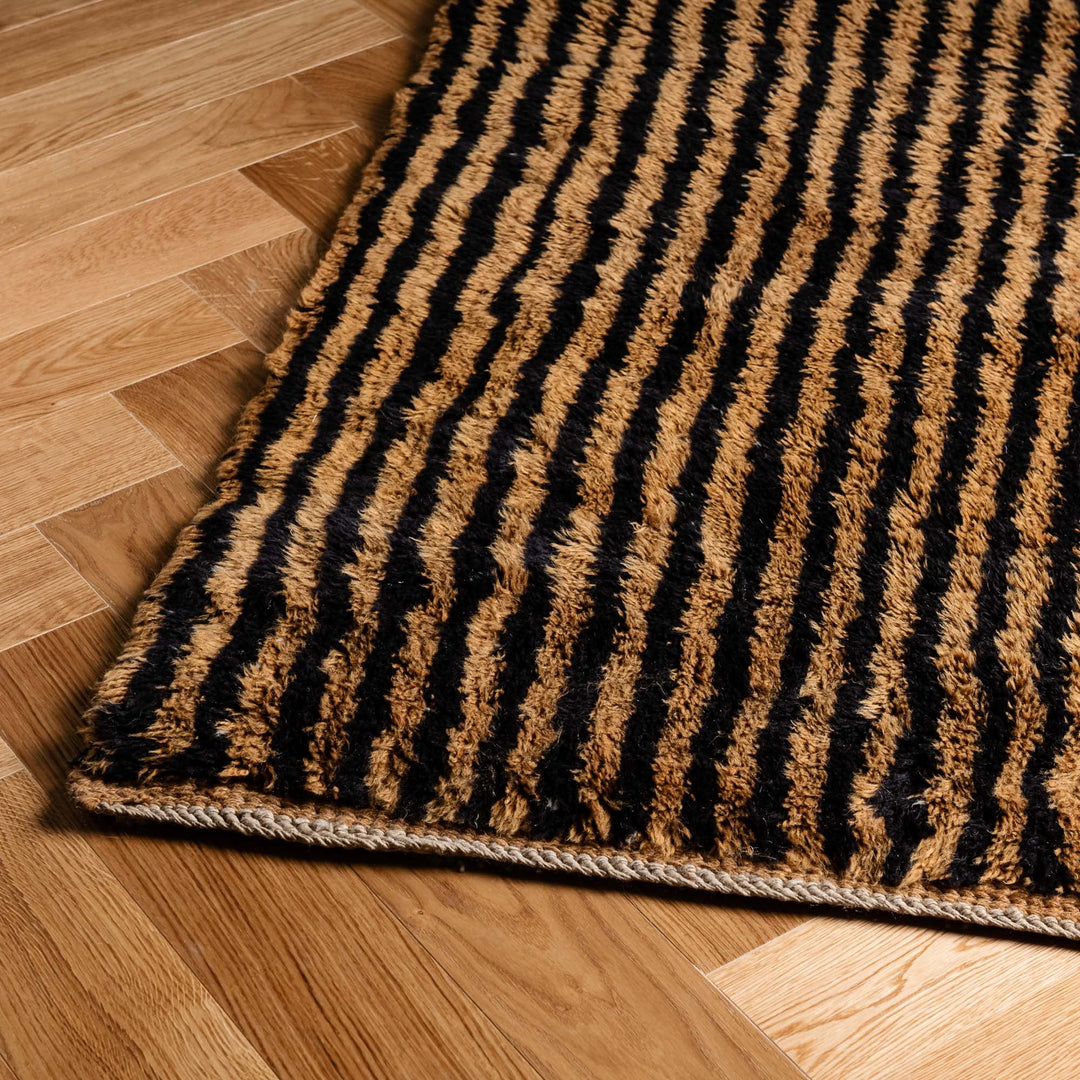 Beni Mrirt Wool Rug – Modern Grid & Stripe Design