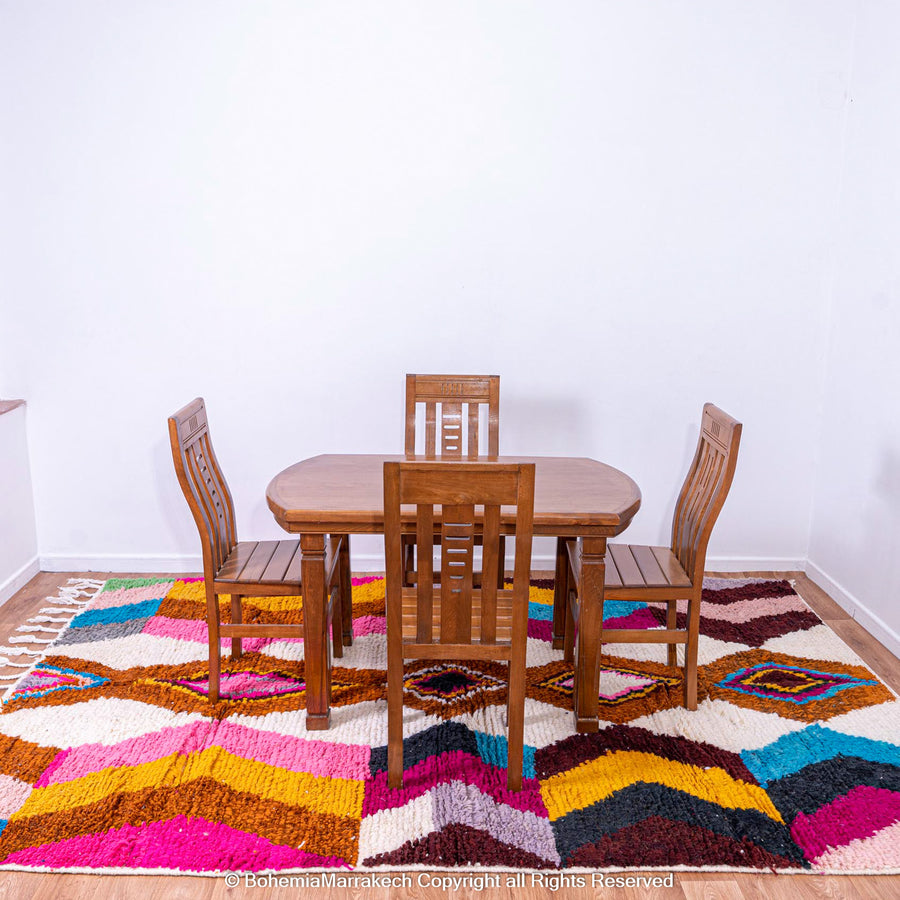 Colorful Moroccan wool rug with zig-zag and diamond patterns – handmade Berber design