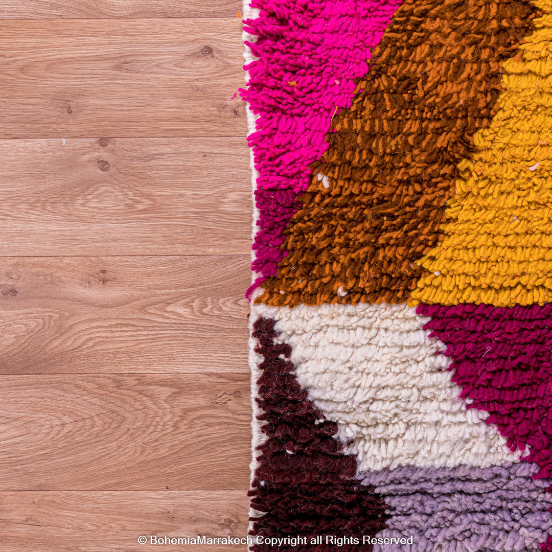 Colorful Moroccan wool rug with zig-zag and diamond patterns – handmade Berber design