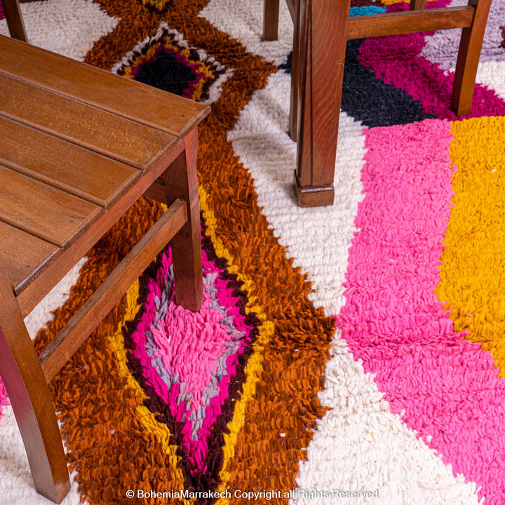 Colorful Moroccan wool rug with zig-zag and diamond patterns – handmade Berber design