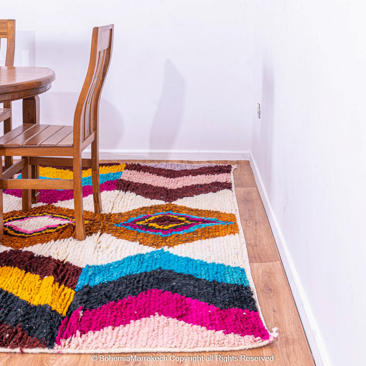 Colorful Moroccan wool rug with zig-zag and diamond patterns – handmade Berber design