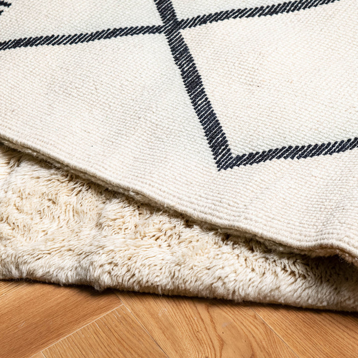 Beni Ourain Diamond Wool Rug – Cream & Black Moroccan Shag