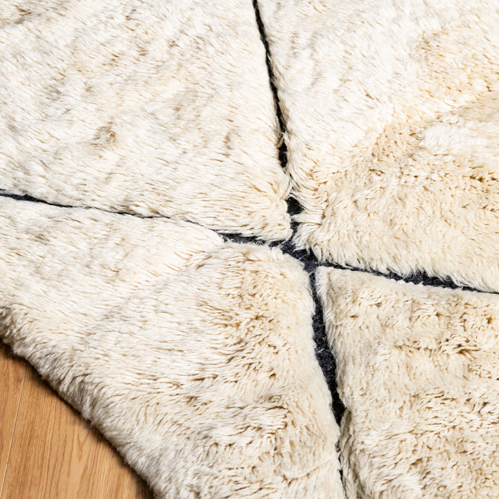 Beni Ourain Diamond Wool Rug – Cream & Black Moroccan Shag
