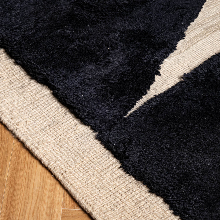 Black Abstract Modern Moroccan Rug – Handmade Wool Carpet