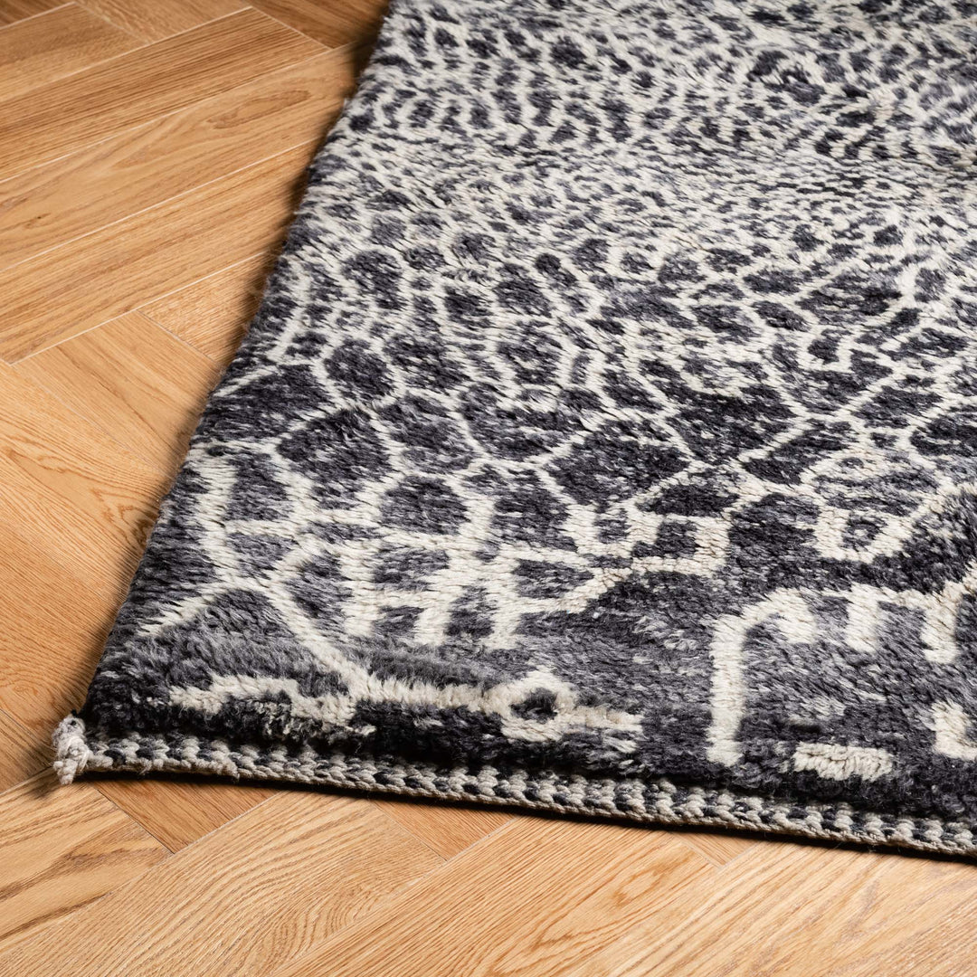 Black Beni Mrirt Rug – Textured Abstract Wool Carpet