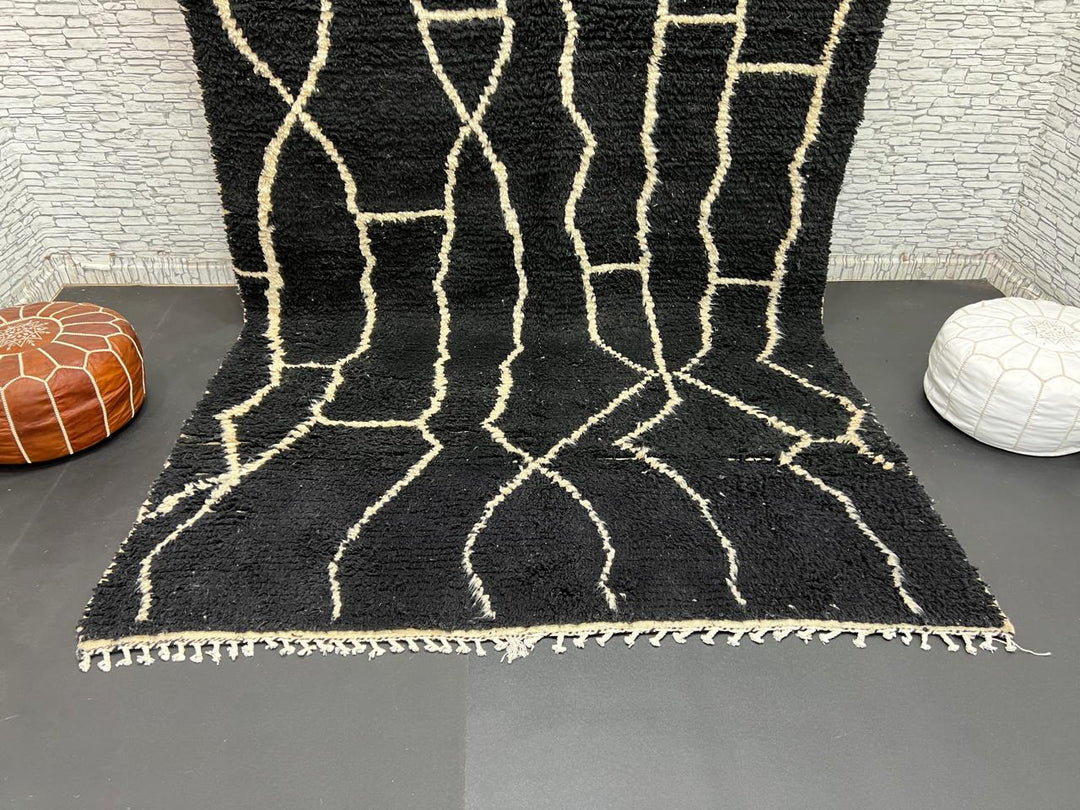 Black and white Moroccan wool rug with modern geometric line design