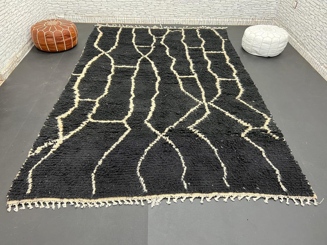Black and white Moroccan wool rug with modern geometric line design