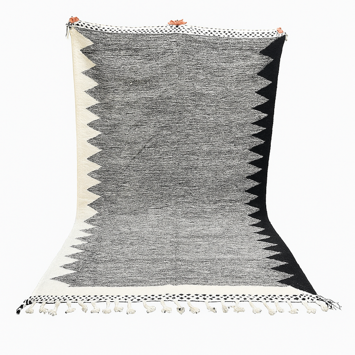 Handwoven black and white Moroccan flatweave wool rug with geometric zigzag pattern – handmade Berber rug from Morocco