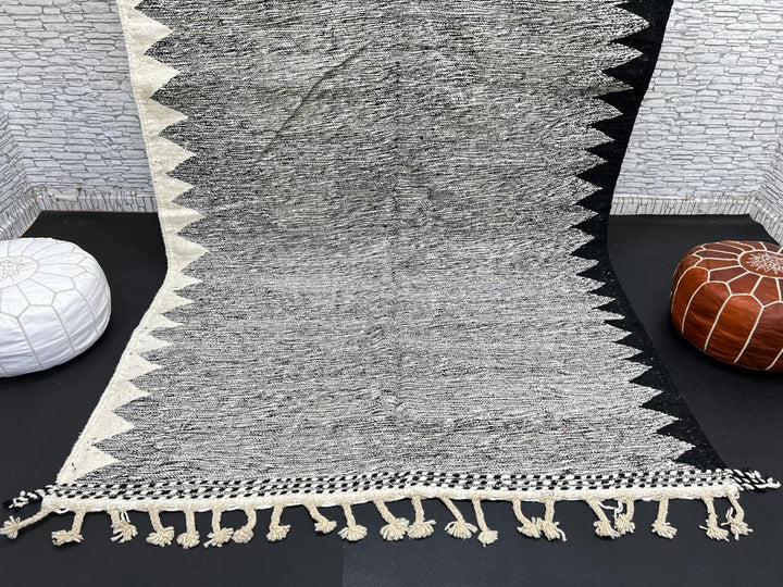 Handwoven black and white Moroccan flatweave wool rug with geometric zigzag pattern – handmade Berber rug from Morocco