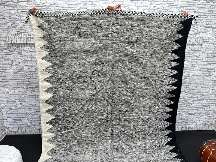 Handwoven black and white Moroccan flatweave wool rug with geometric zigzag pattern – handmade Berber rug from Morocco